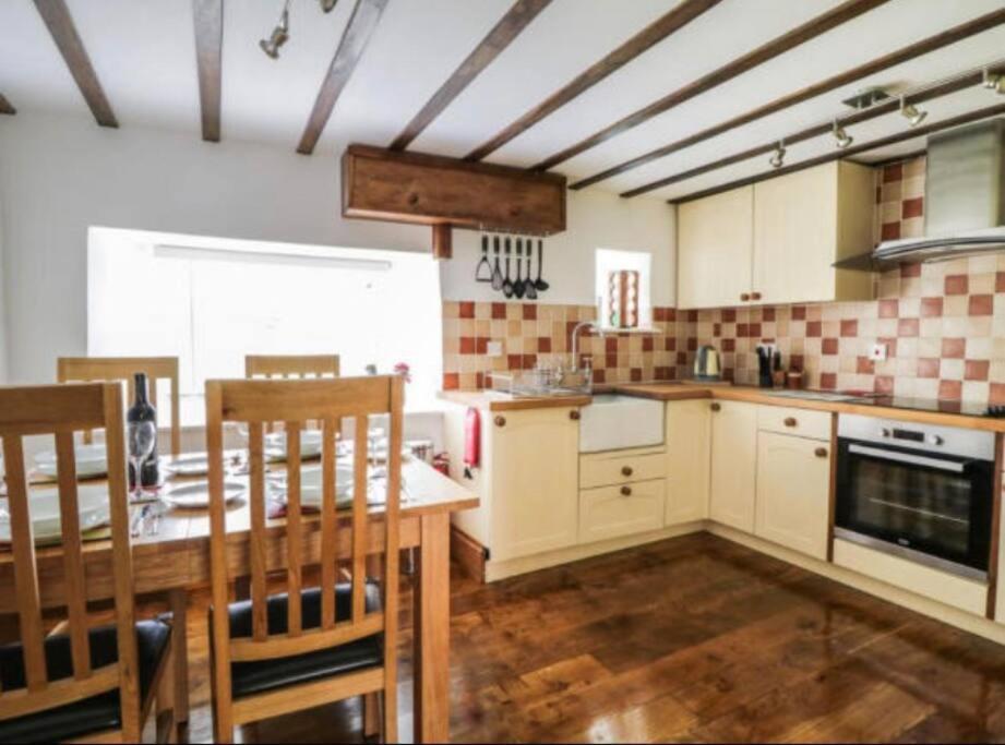 Church Gate Cottage - Bridestowe 外观 照片