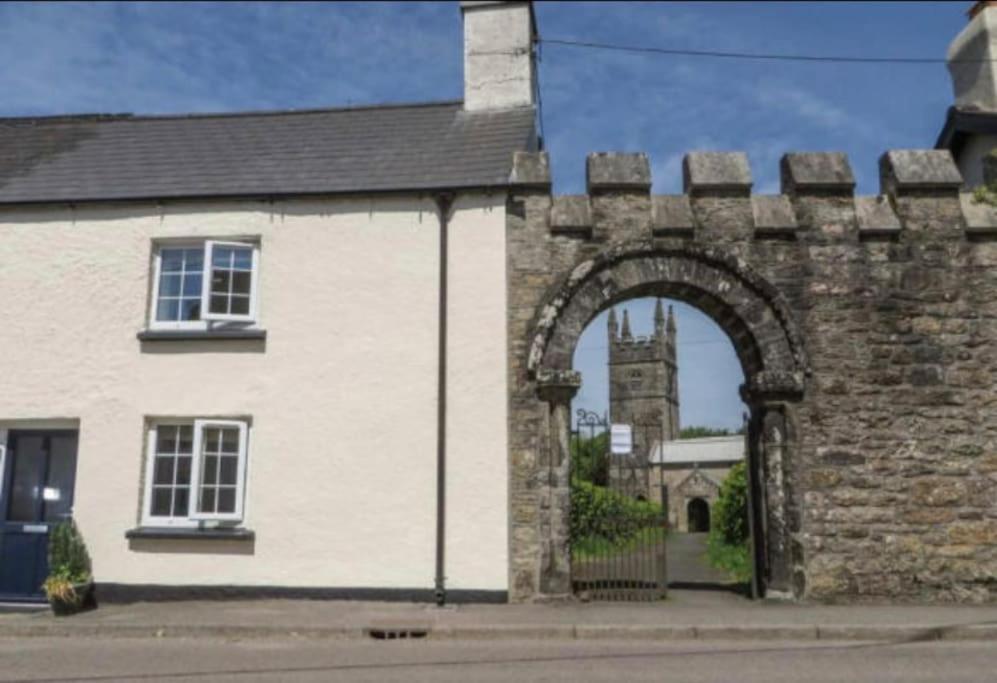 Church Gate Cottage - Bridestowe 外观 照片