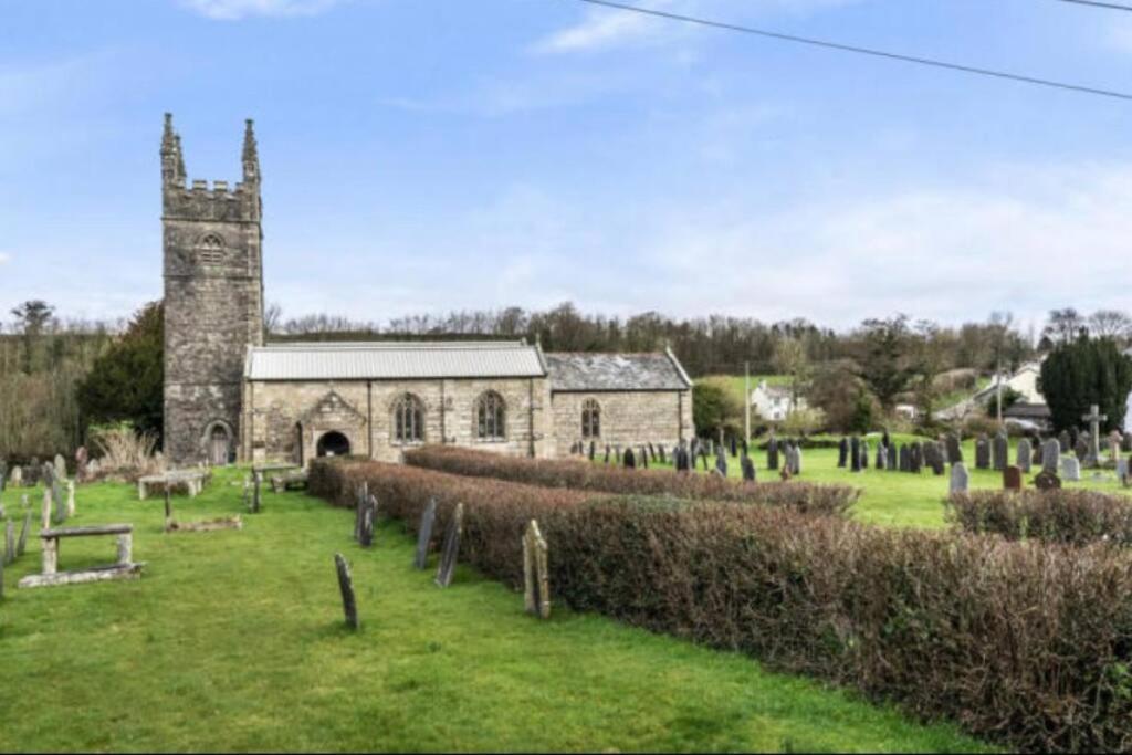 Church Gate Cottage - Bridestowe 外观 照片